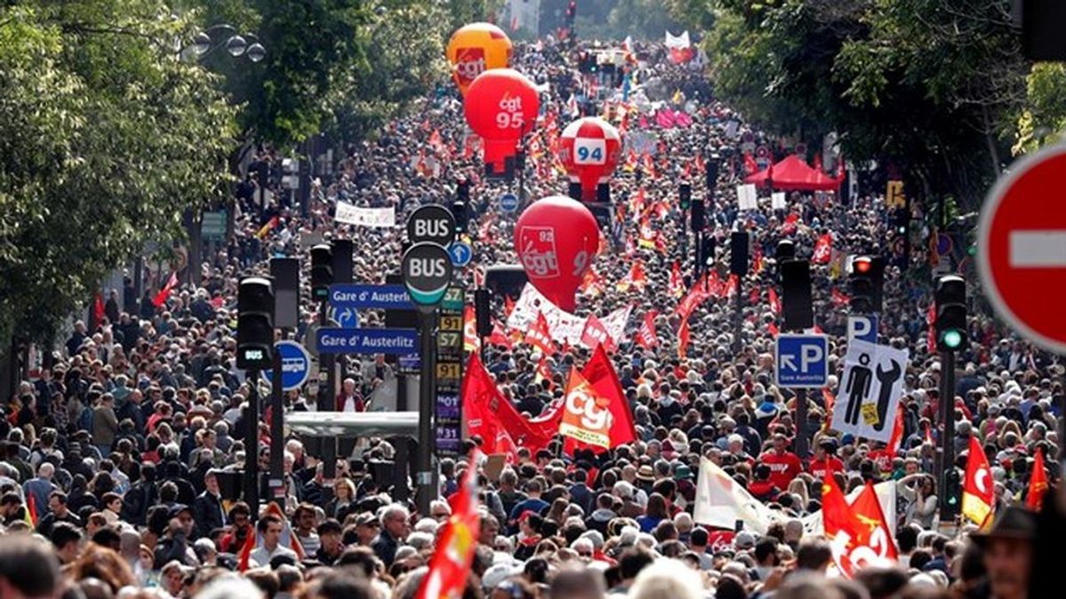 Miles de personas salen a las calles de Francia contra la reforma laboral de Macron