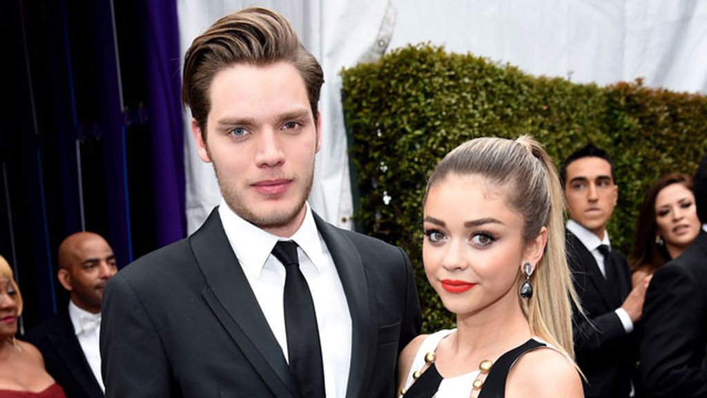 Sarah Hyland y Dominic Sherwood