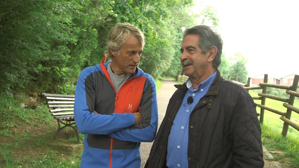Jesús Calleja junto a Miguel Ángel Revilla en la 3º temporada de 'Volando voy'