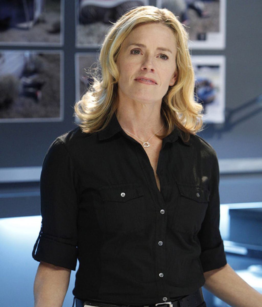 Elisabeth Shue es la forense Julie Finlay