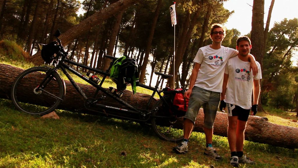 Seguimos los pasos de Sergio y Juanma en su aventura de Cuenca a Marruecos