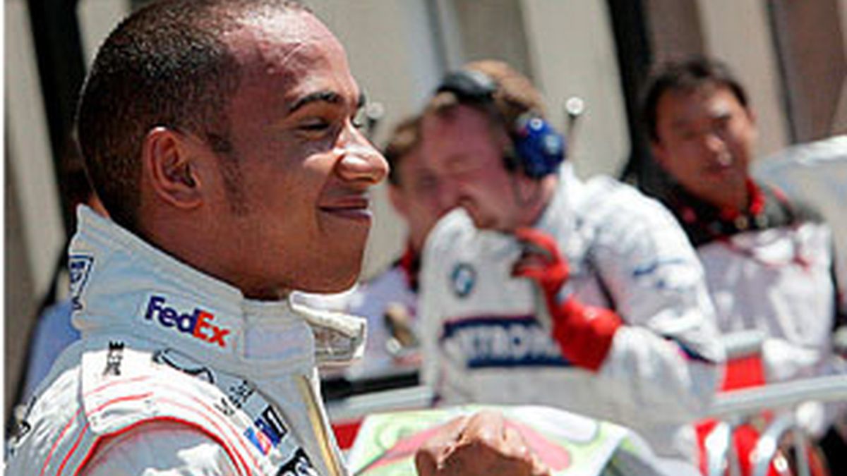 Lewis Hamilton celebra la victoria en el GP de Canadá 2010.