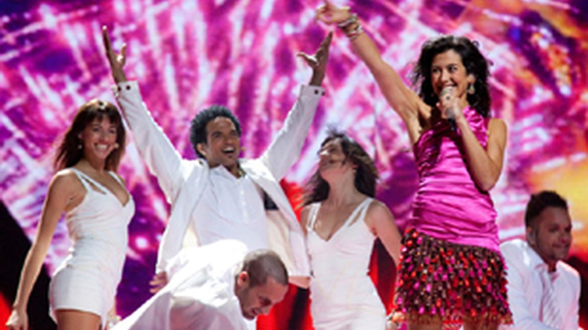 Lucía Pérez durante la actuación de España en la final de Eurovisión 2011.