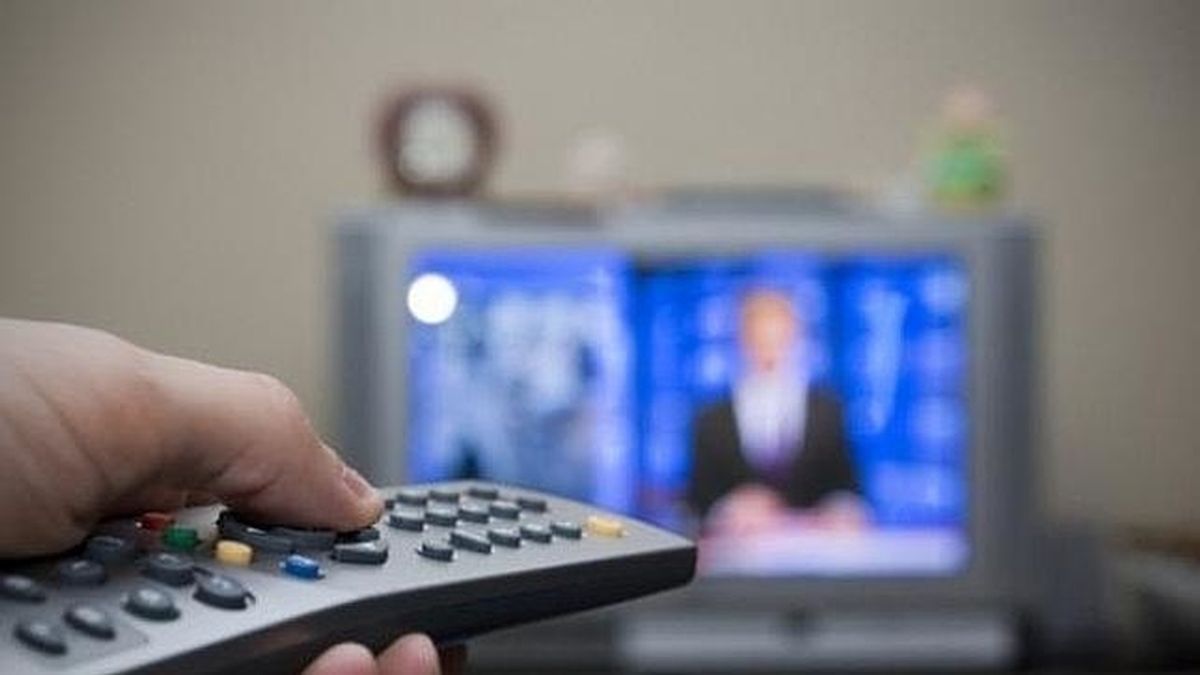 Cada español ven la televisión más de cuatro horas al día