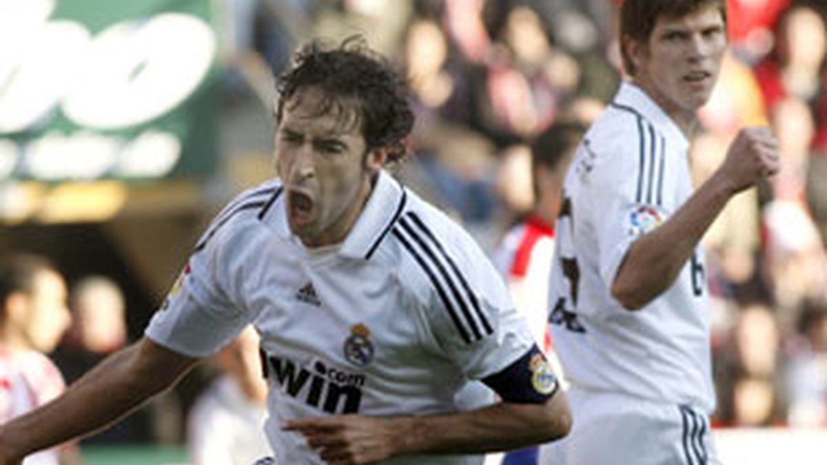 Raul celebra un gol.