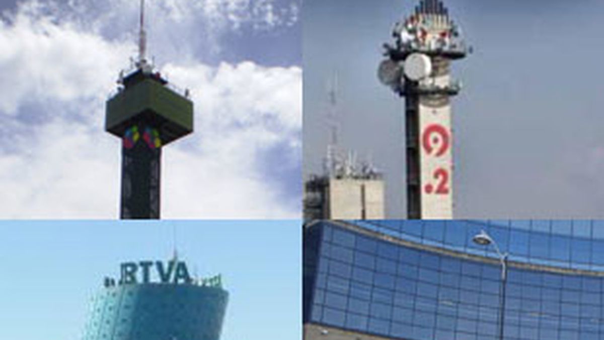 De izquierda a derecha, y de arriba a abajo, las sedes de Telemadrid, Canal 9, Canal Sur y Eitb.