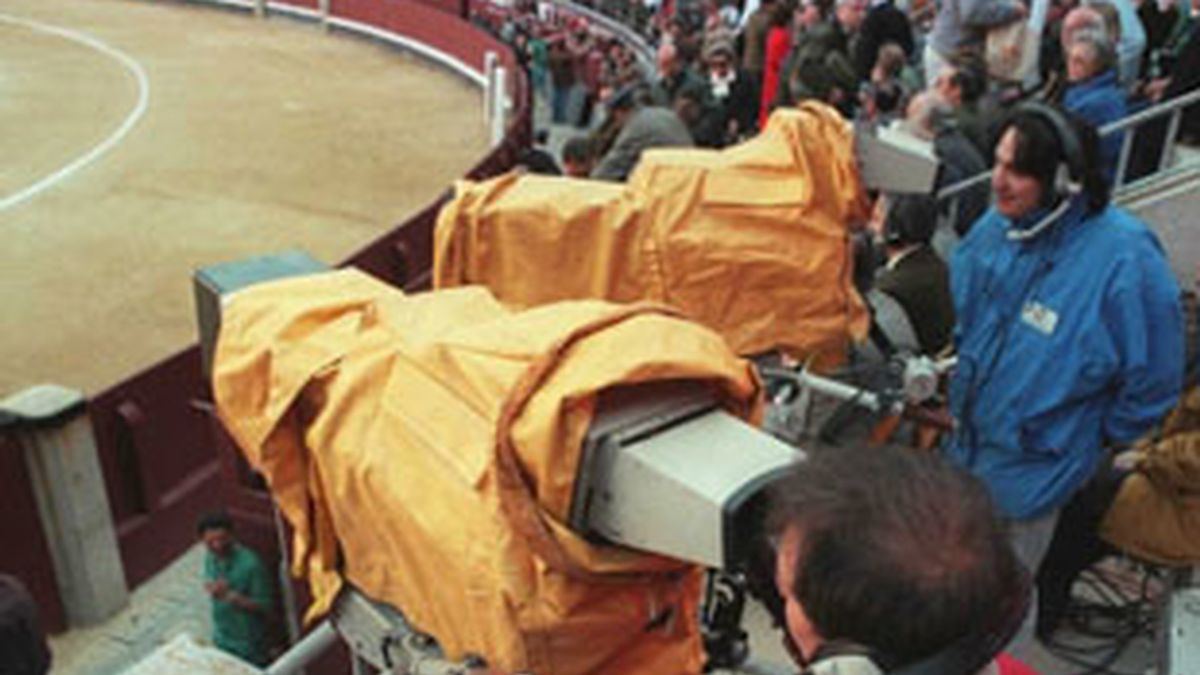 Cámaras de televisión en una corrida de toros.