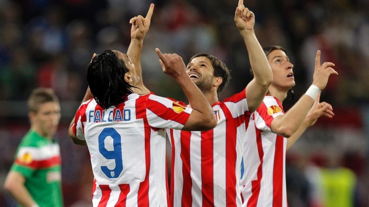 Diego y Falcao celebran un gol en Europa League