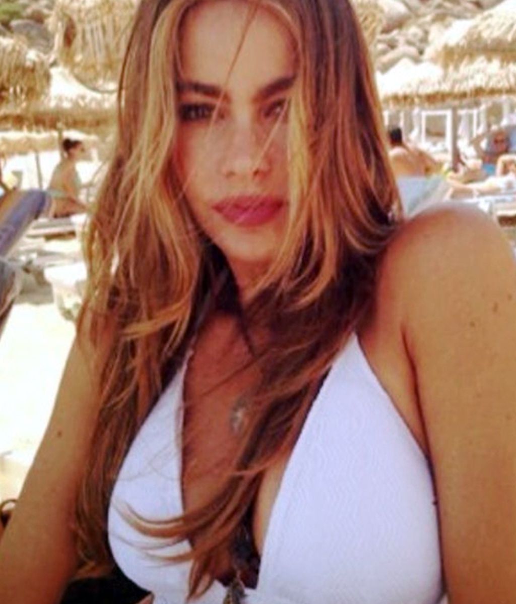 Sofía da "Gracias to Modern Family, to my cast , to my fans!!!! Celebrating in Mykonos!"