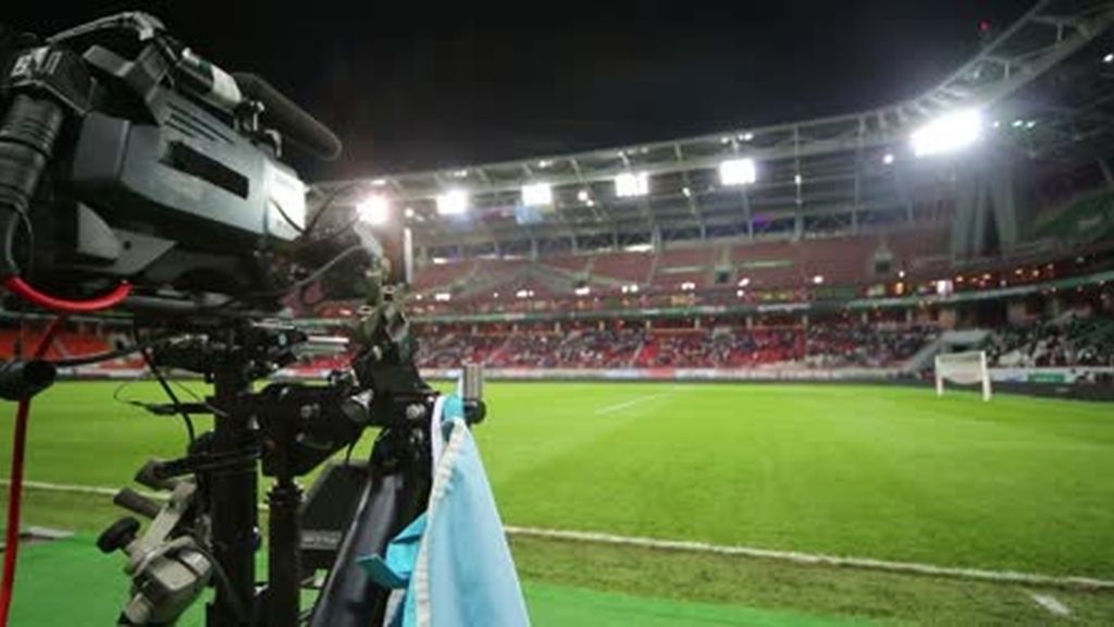 Cámara en un campo de fútbol