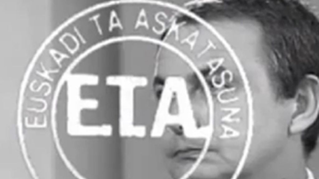 La imagen que Telemadrid emitió en sus informativos con la sobreimpresión del sello de ETA sobre José Luis Rodríguez Zapatero. La imagen que Telemadrid emitió en sus informativos con la sobreimpresión del sello de ETA sobre José Luis Rodríguez Zapatero.