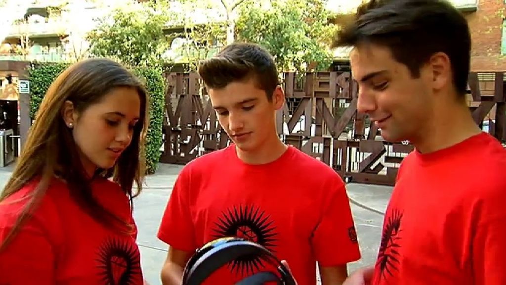 Tres jóvenes promueven en Barcelona el primer concierto holográfico en directo