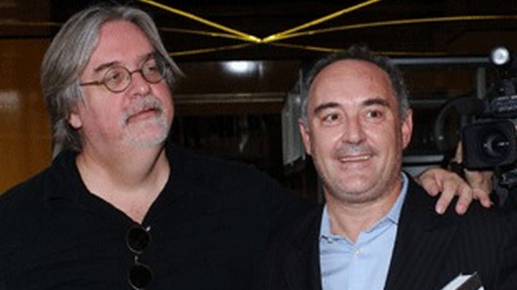Matt Groening, creador de 'Los Simpson', y el cocinero Ferran Adriá, en Cannes.