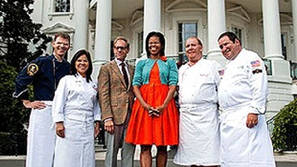 Michelle Obama, con el equipo de 'Iron Chef America'.