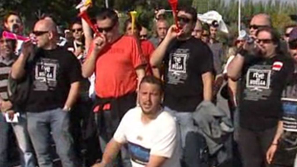 Trabajadores de RTVE concentrados por la huelga en Prado del Rey (Madrid).