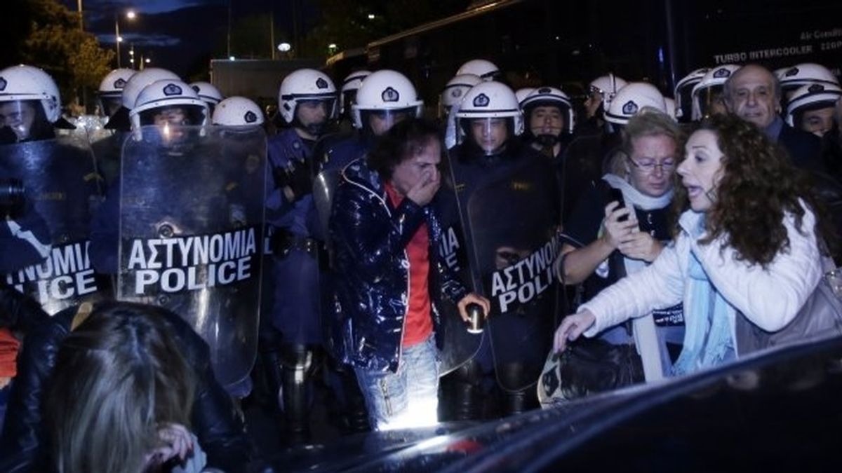 antidisturbios en la television griega