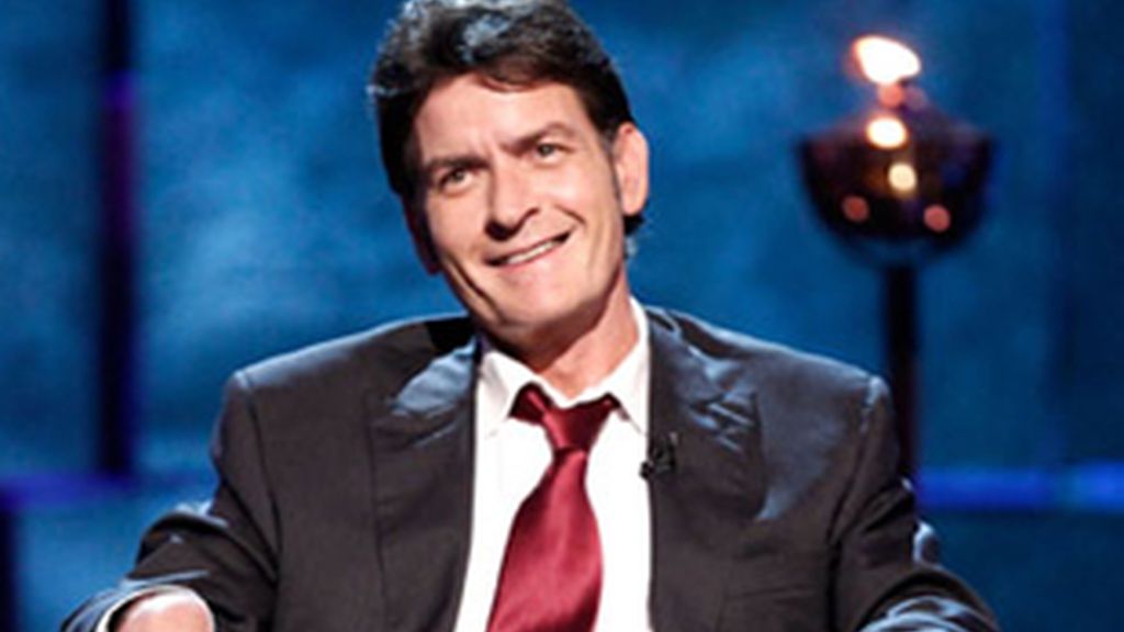 Charlie Sheen en su nuevo programa de humor.