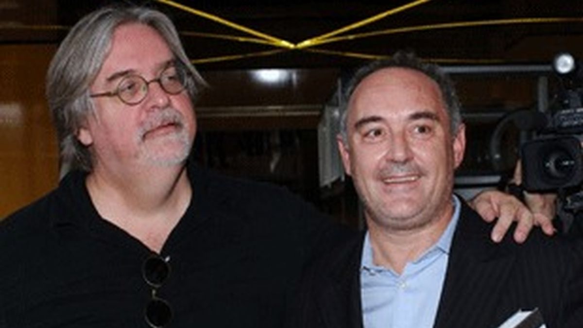 Matt Groening, creador de 'Los Simpson', y el cocinero Ferran Adriá, en Cannes.