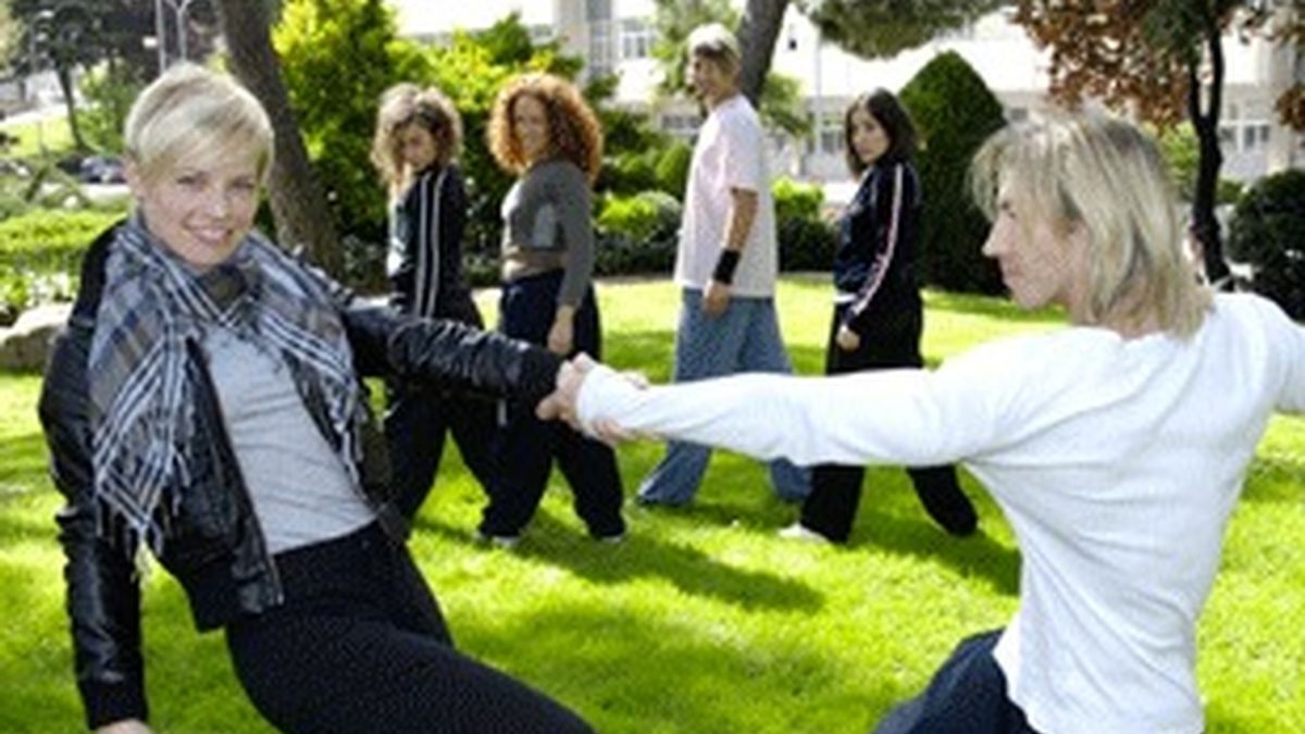 Soraya y sus acompañantes en Eurovisión ensayan en las instalaciones de TVE en Prado del Rey (Madrid).