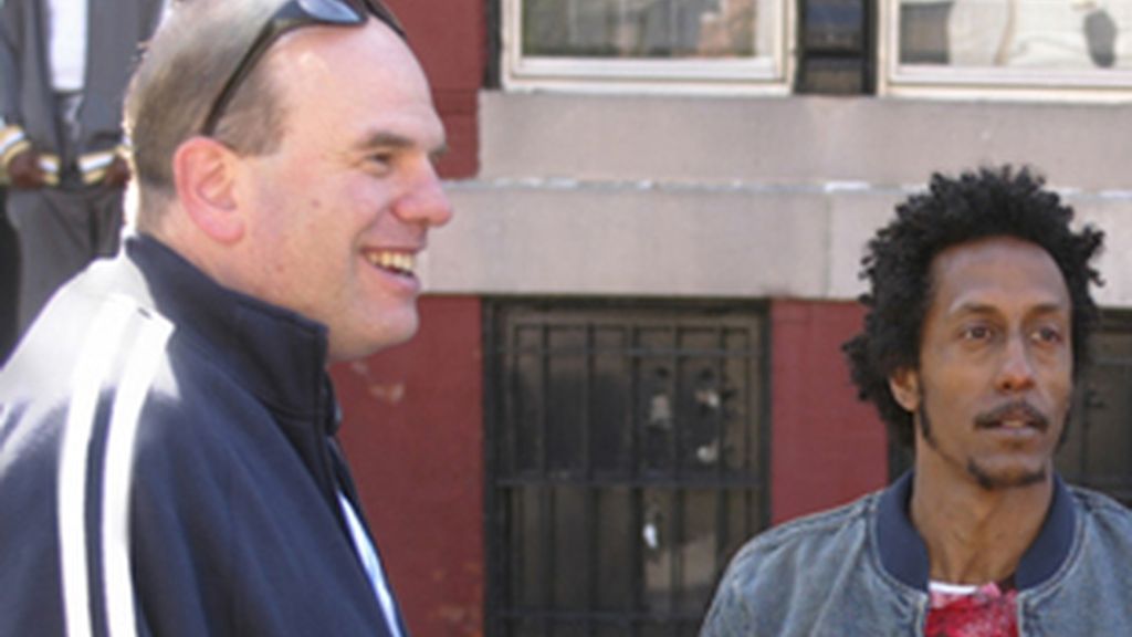 David Simon, izquierda, junto a Andre Royo, uno de los actores de 'The Wire'.