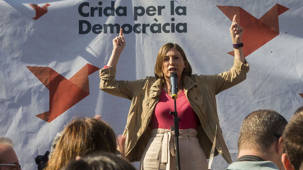 Carme Forcadell, del Parlament a las calles para agitar la bandera secesionista