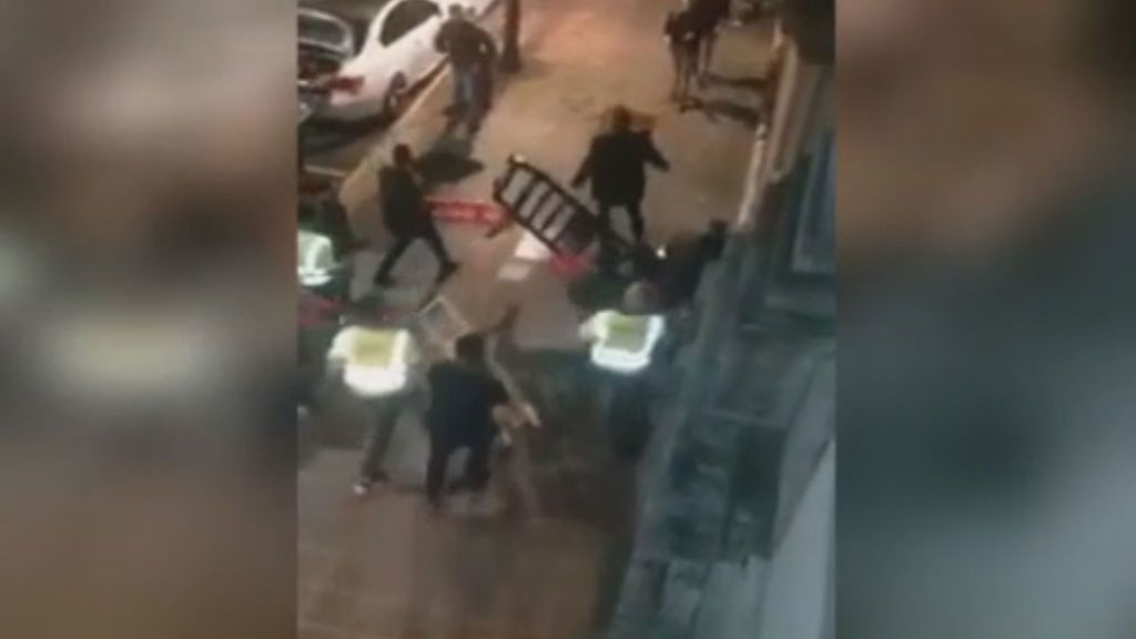 Nueva batalla campal entre un grupo de jóvenes a las puertas de la discoteca Stage de Bilbao