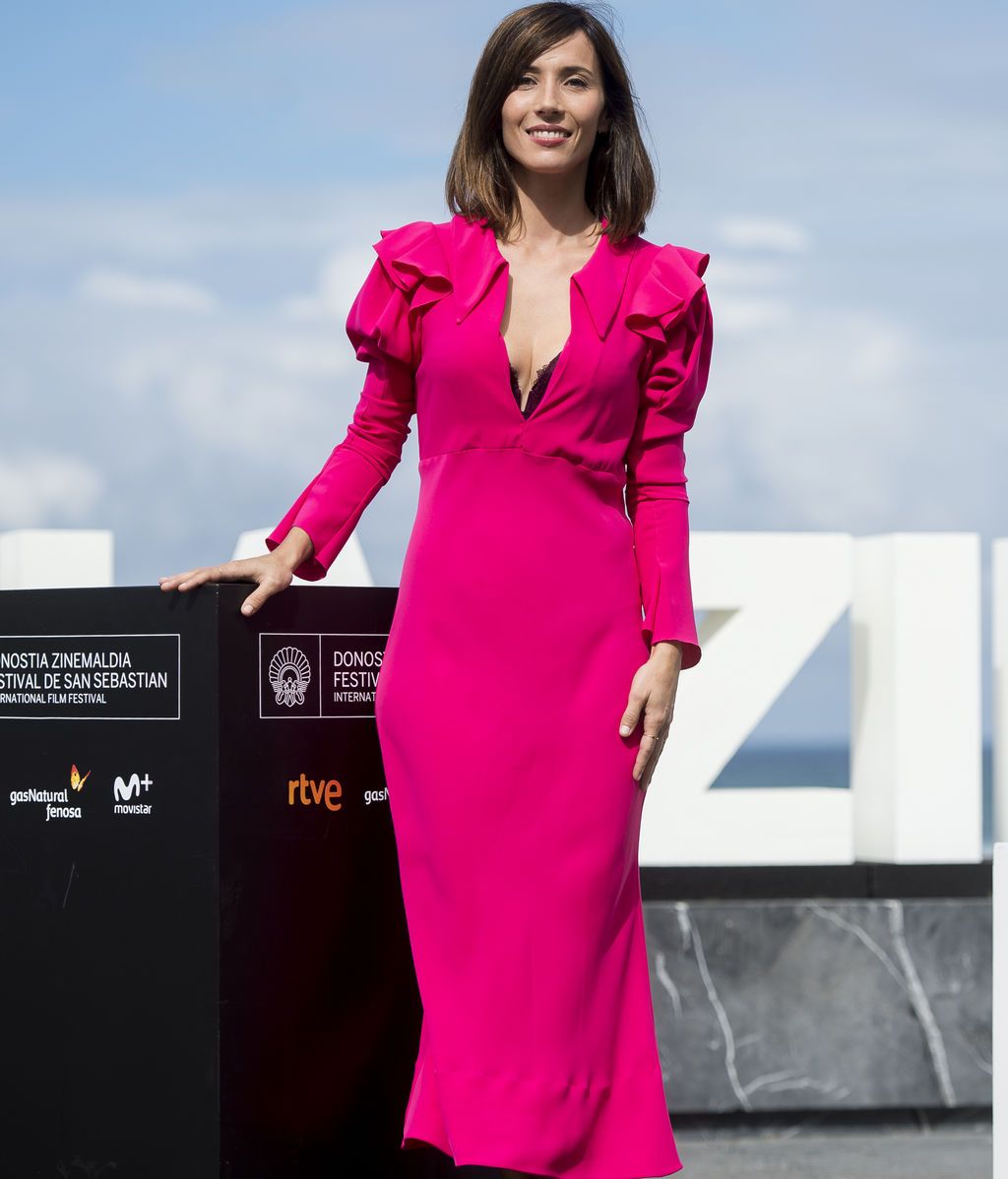 Bárbara Goenaga y su vestido fucsia, con toques 'midi' y mangas afaroladas