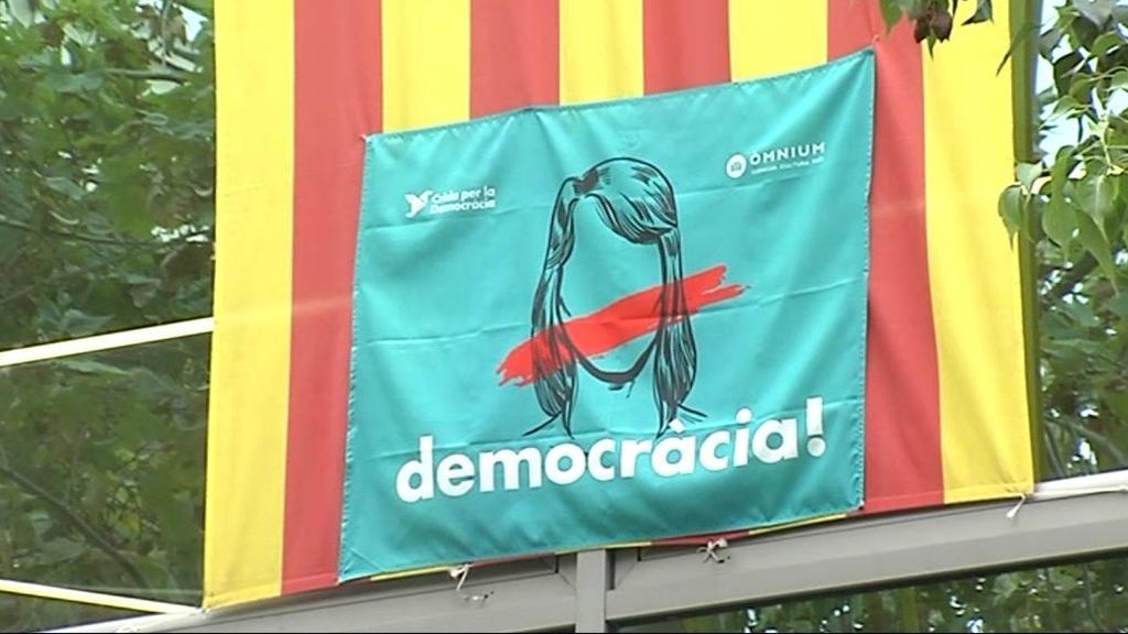 Los Mossos d'Esquadra identifican ya a los directores de los colegios electorales