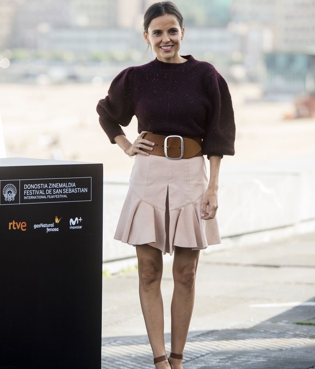 Elena Anaya apostó por tonos otoñales para su llegada a San Sebastián