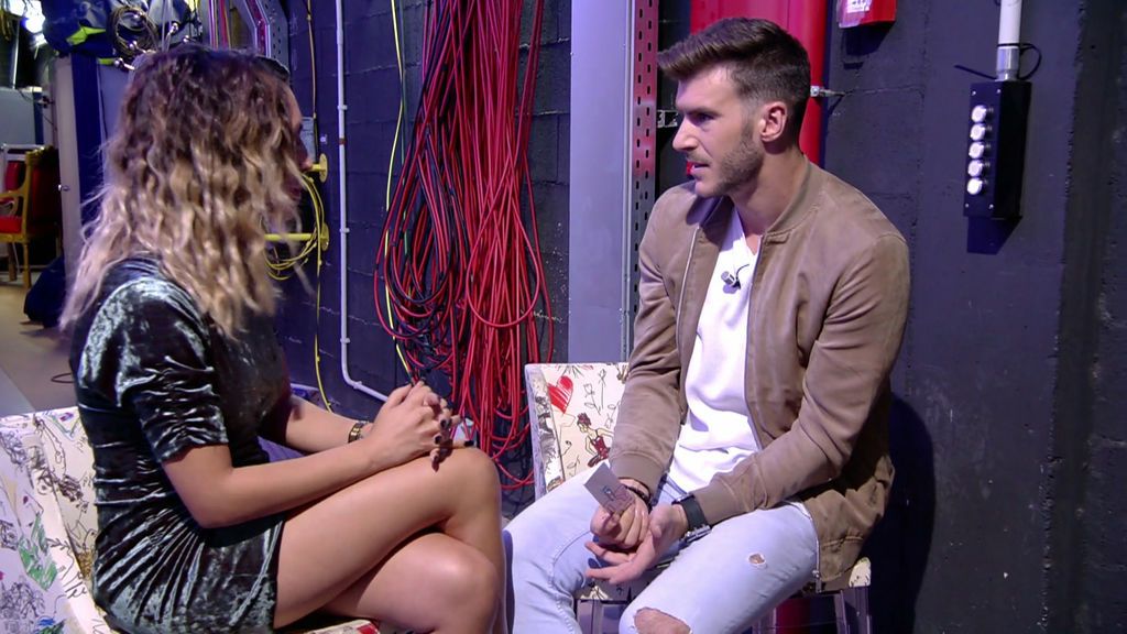 Melani expulsa a Carlos: "Ya no siento lo mismo por ti" Melani expulsa a Carlos: "Ya no siento lo mismo por ti"