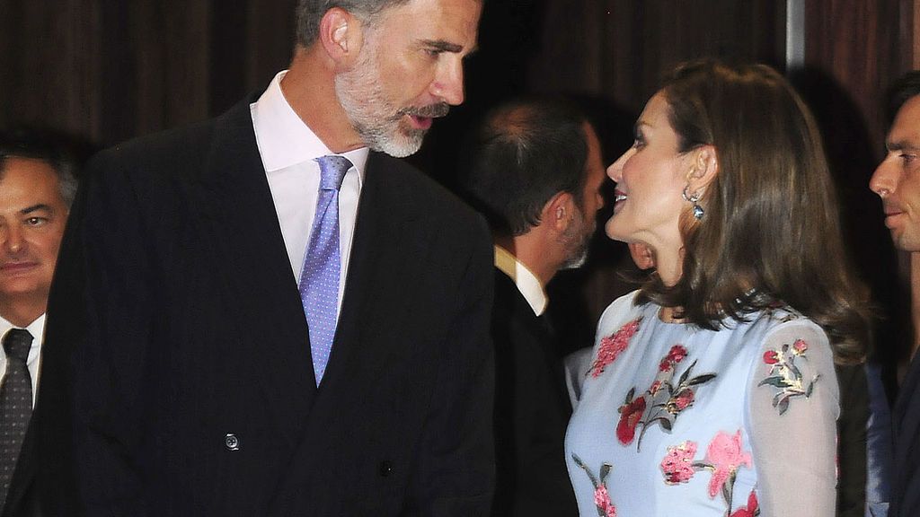 Pelo saneado postverano al estilo 'midi': el cambio de look de la reina Letizia