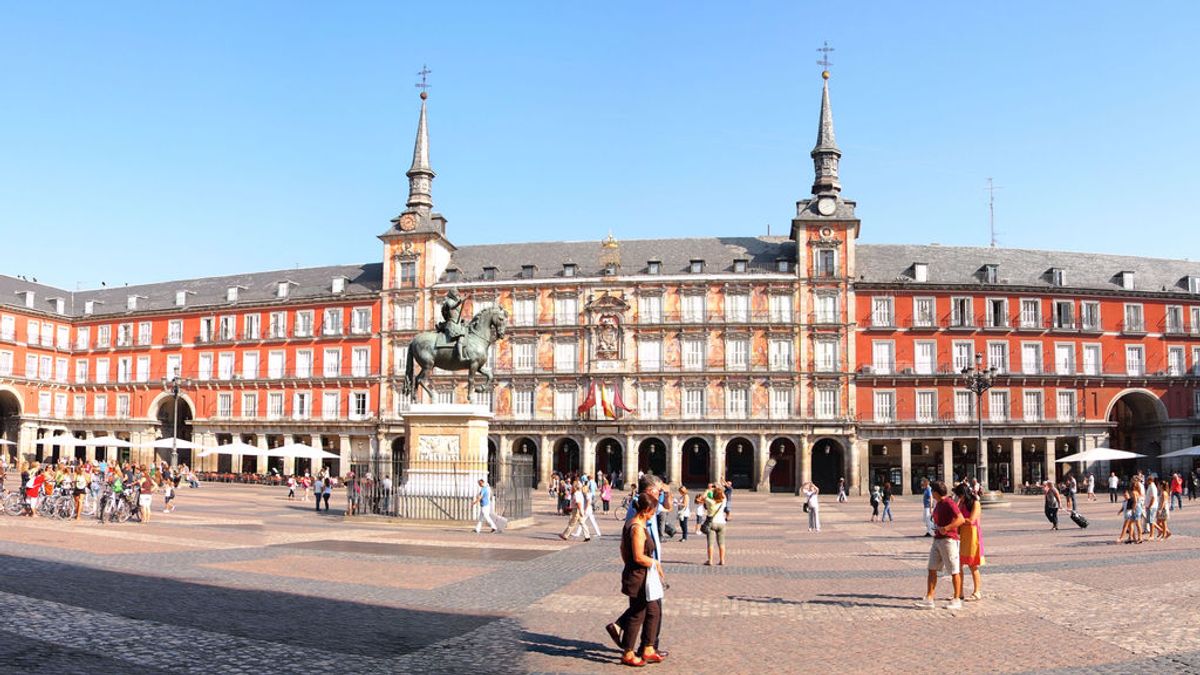 La Plaza Mayor de Madrid será una pradera de césped natural para dar la bienvenida al otoño