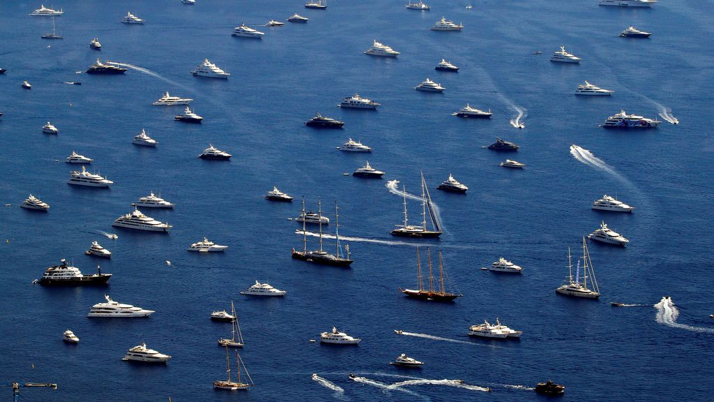 Barcos de lujo durante el Mónaco Yacht Show