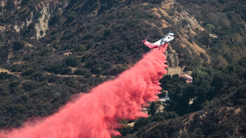 Impresionante incendio en Corona, California