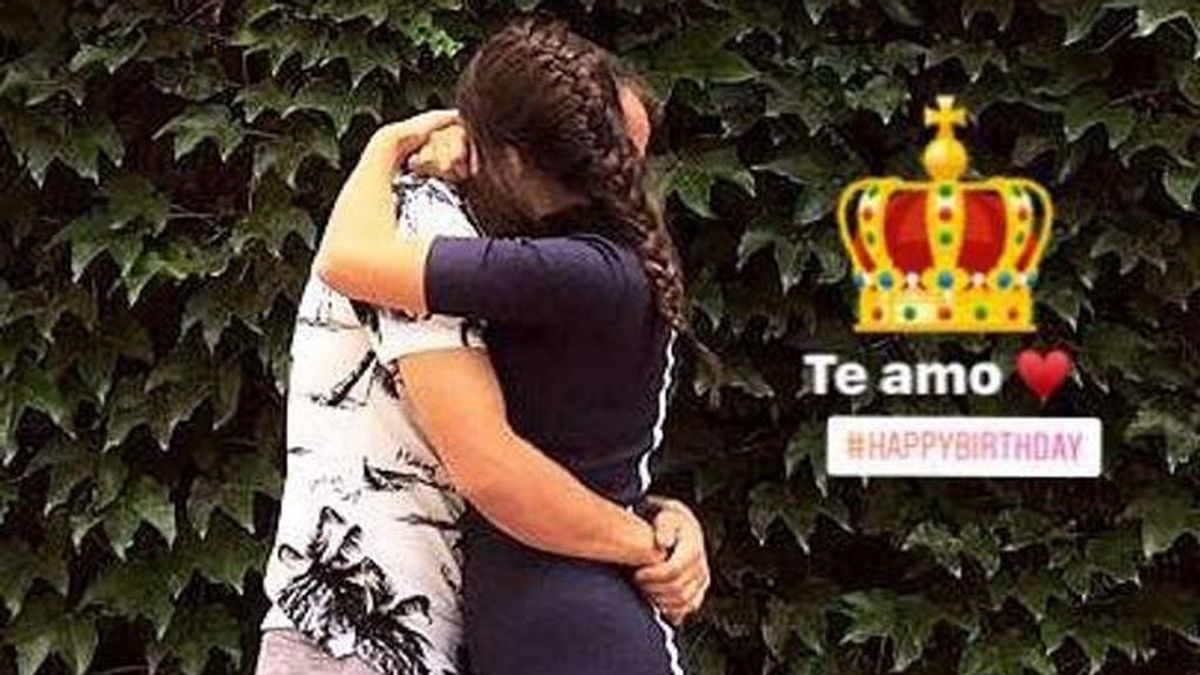 ¡Romance dentro del vestuario del Atlético de Madrid! Un futbolista sale con la hija del ‘Mono Burgos’