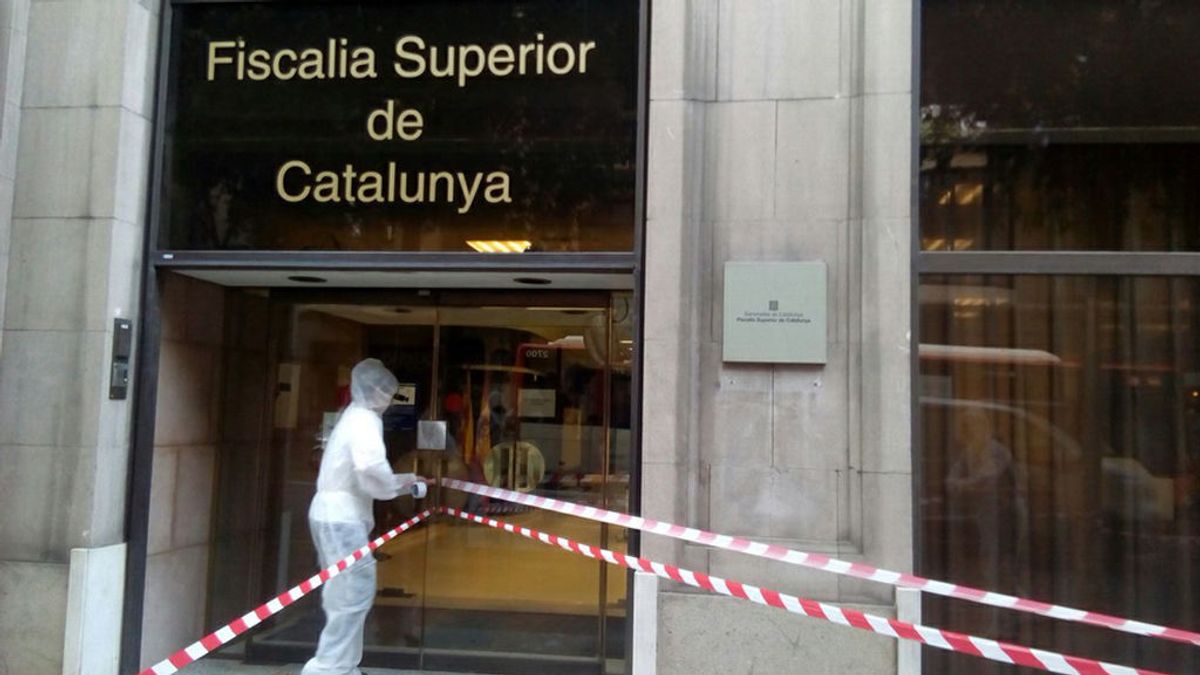 Arran precinta simbólicamente la Fiscalía de Cataluña por "una plaga de fascismo"