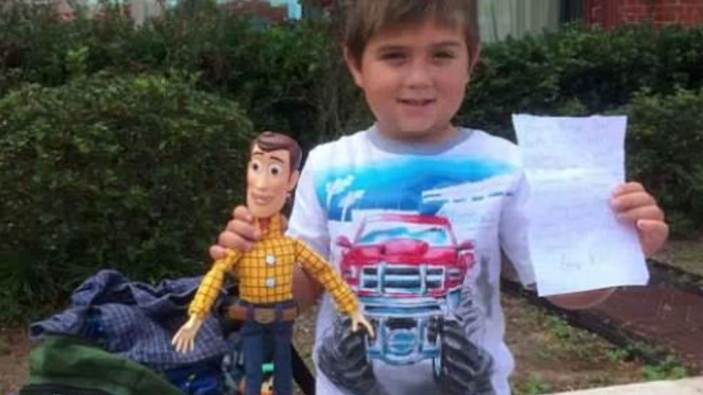 El regalo de un desconocido: Un 'Woody' para este niño de 