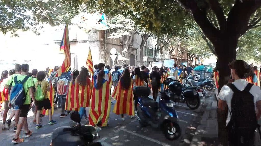 Los estudiantes toman las calles en apoyo al referéndum en Girona