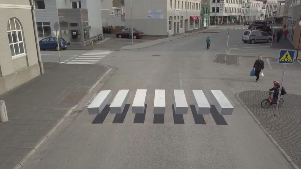 La ilusión óptica en un paso de peatones que hará frenar a los conductores