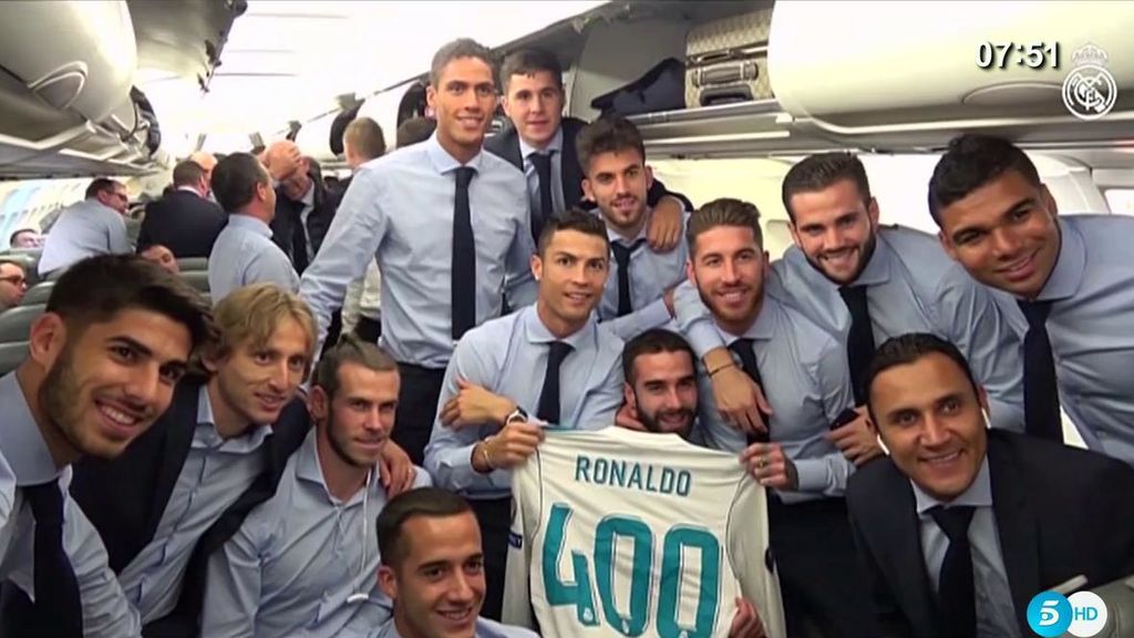 El vestuario homenajea a Cristiano por sus 400 partidos con el Madrid: así lo celebraron