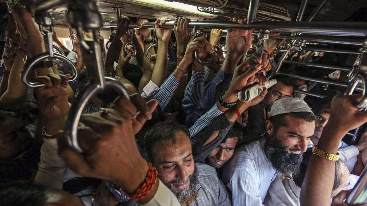 Quince muertos en una estampida en una estación de tren en Bombay