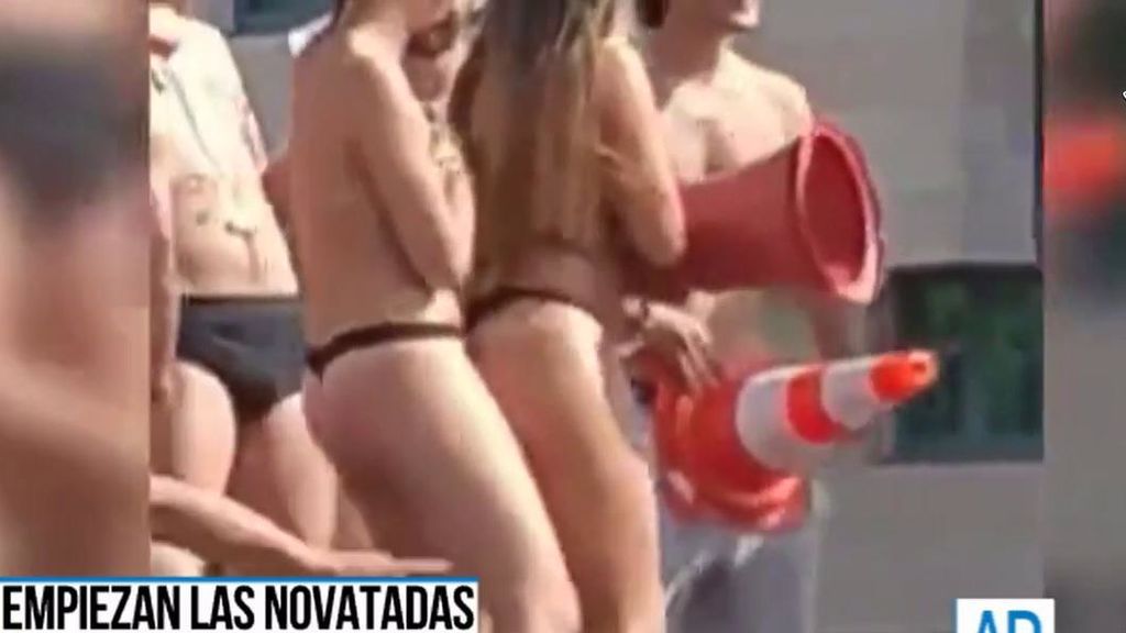 Polémica subasta de nuevos novatos desnudos en la universidad de León
