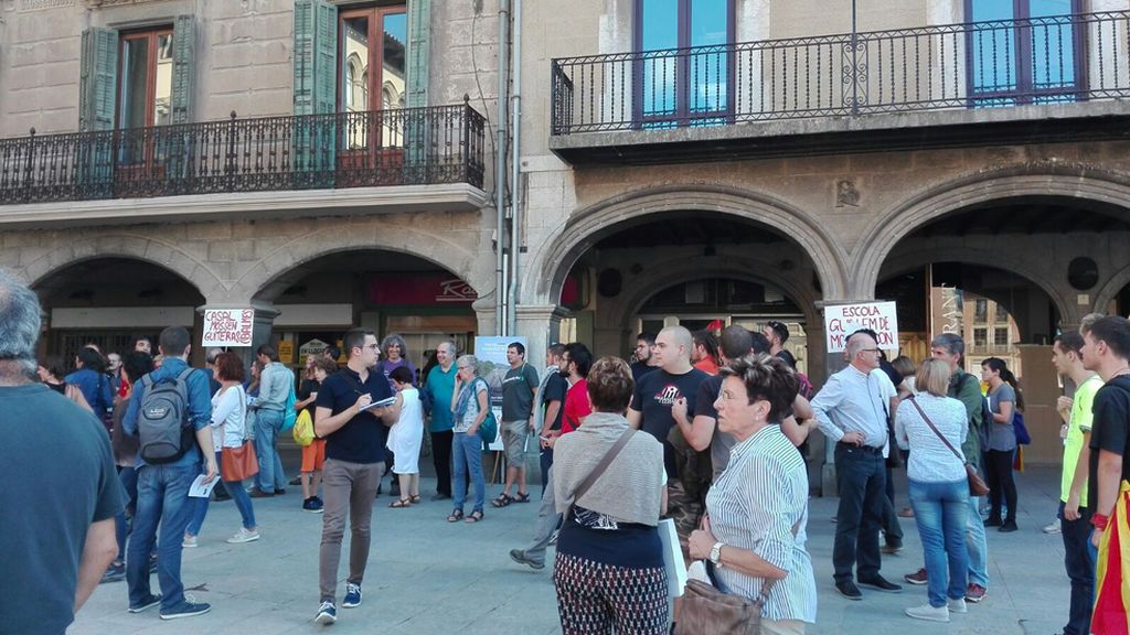 Vecinos de Vic, organizados para hacer guardia en los colegios electorales