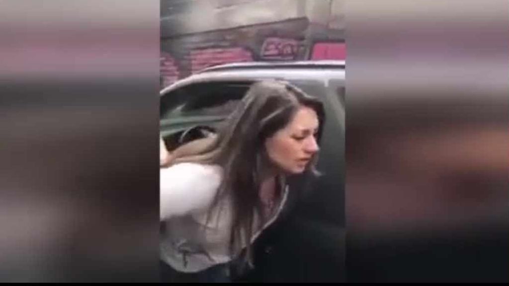 Disparatada huida de una conductora ebria: no hay nada que le impida el paso