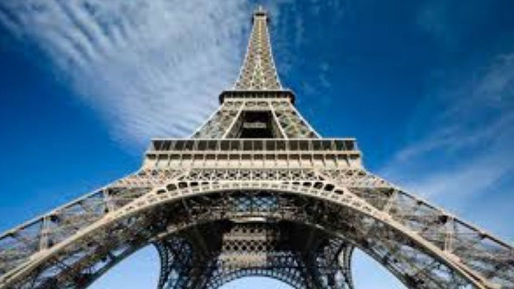 La Torre Eiffel celebra sus 300 millones de visitas