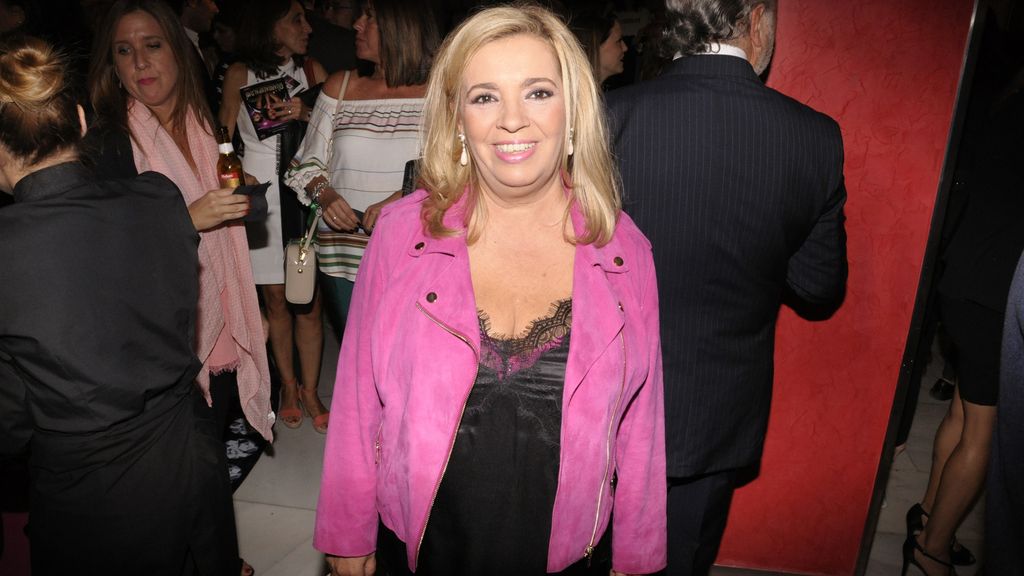 Carmen Borrego también apostó por el rosa en esta noche tan Divinity