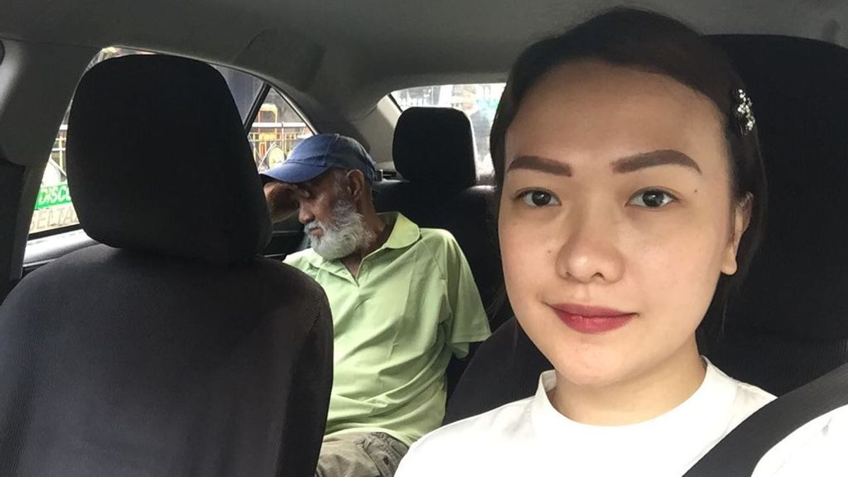 El gesto de la pasajera de un taxi que ha conquistado el corazón de los internautas