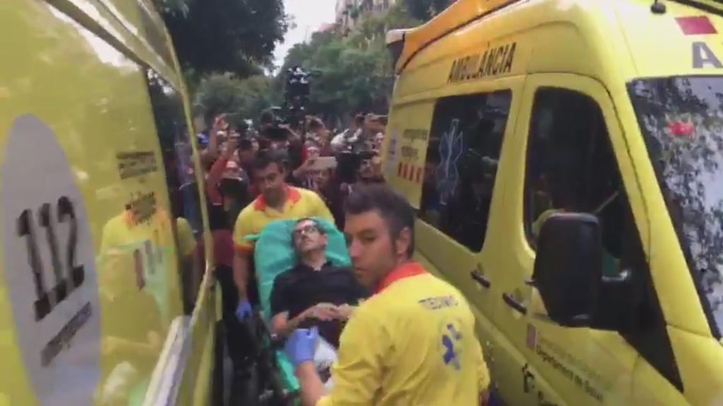 Uno de los heridos en el Ramon Llul es trasladado al hospital