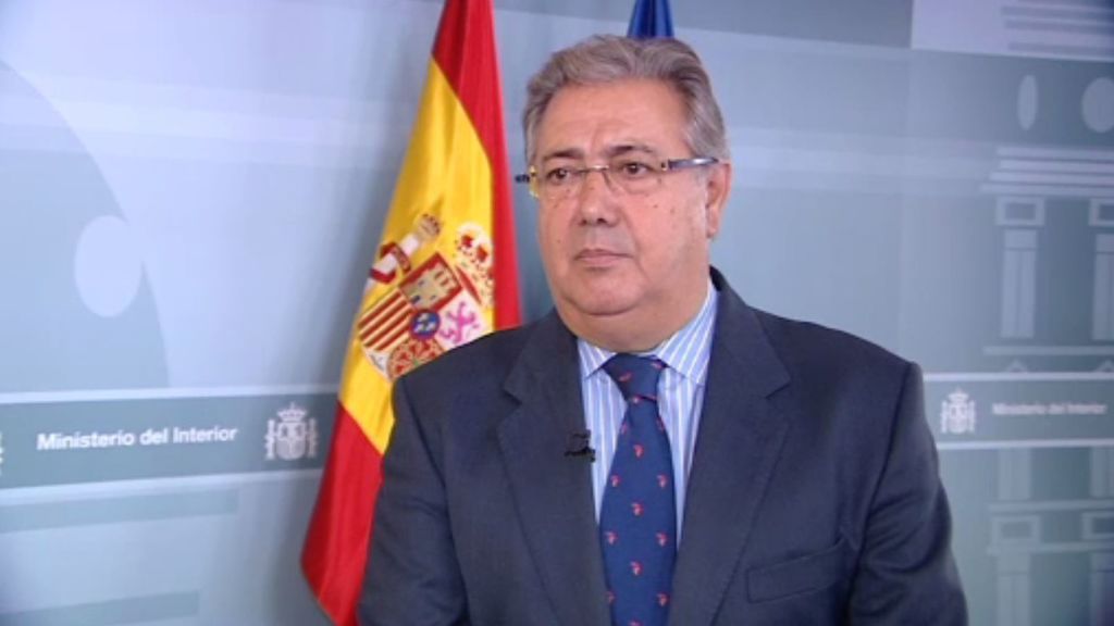 Zoido insta a Puigdemont a abandonar el “paripé” que “traiciona la voluntad de los catalanes”