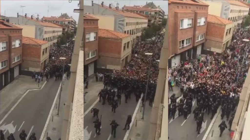 Manifestantes hacen retroceder a la policía a grito de "votarem" en Horta